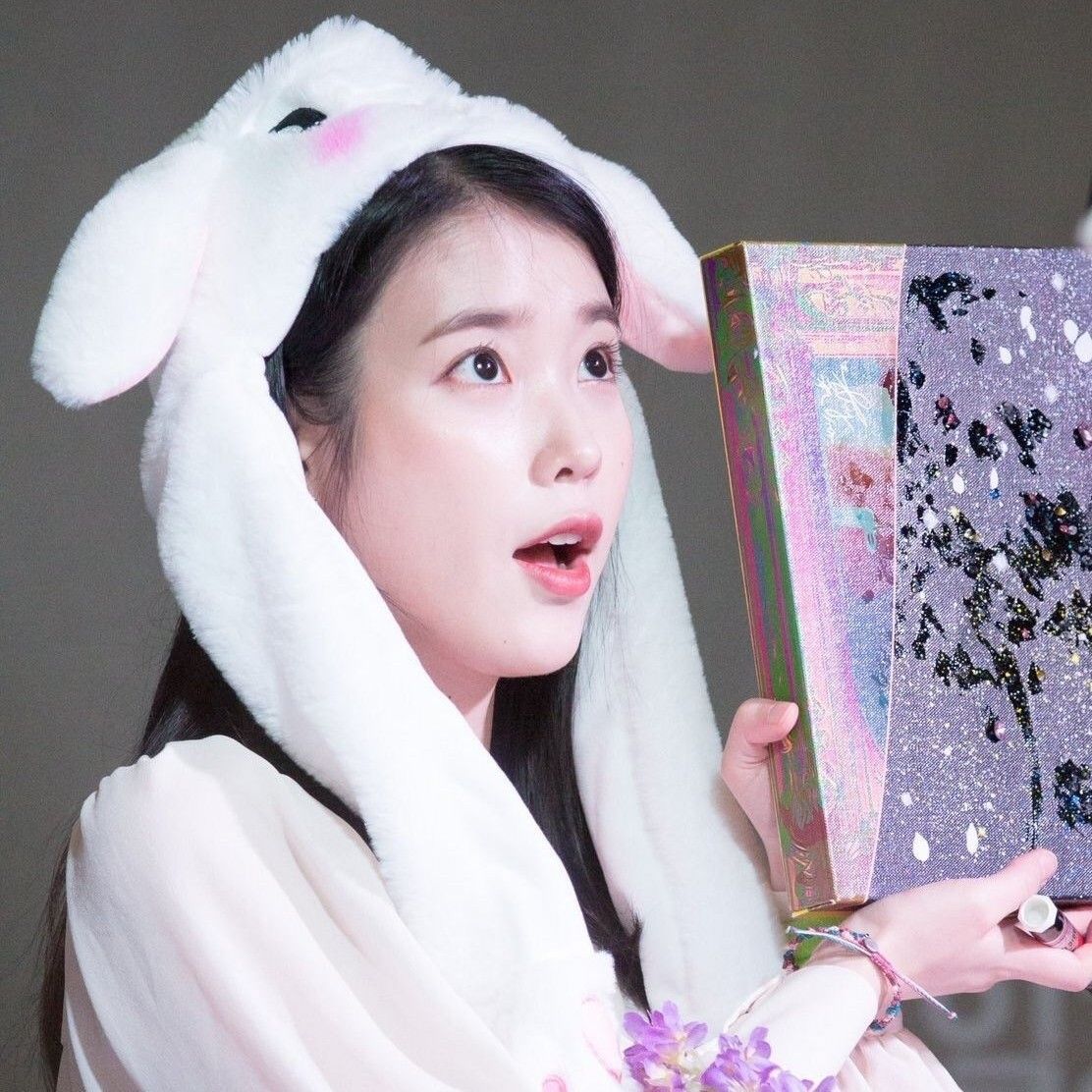 Behind-the-scenes cut of IU