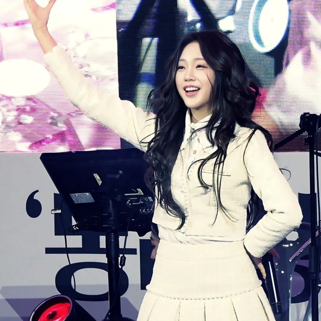 A moment captured by a fan of Hong Jiyoon