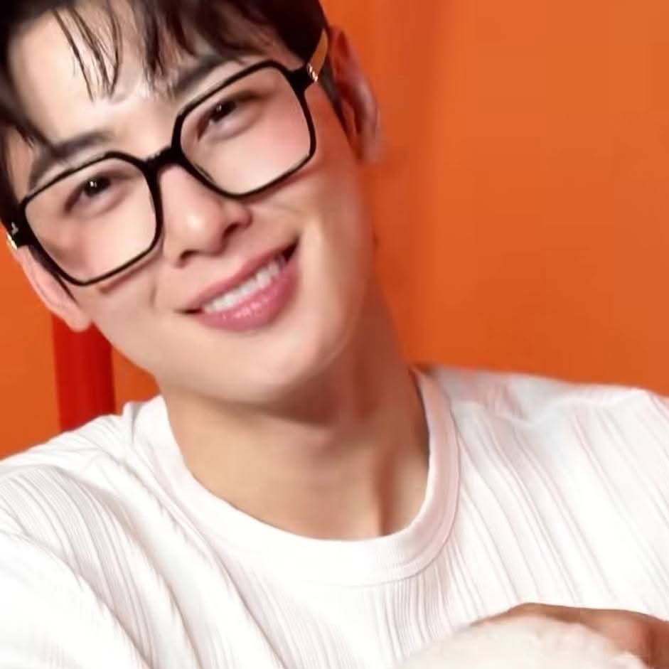 Latest photo of Cha Eunwoo