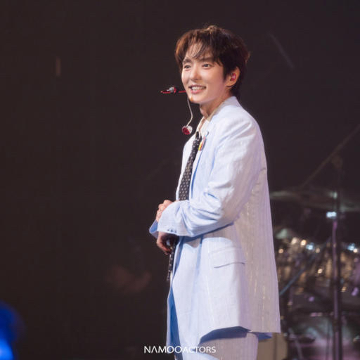 A moment captured by a fan of Lee Joongi