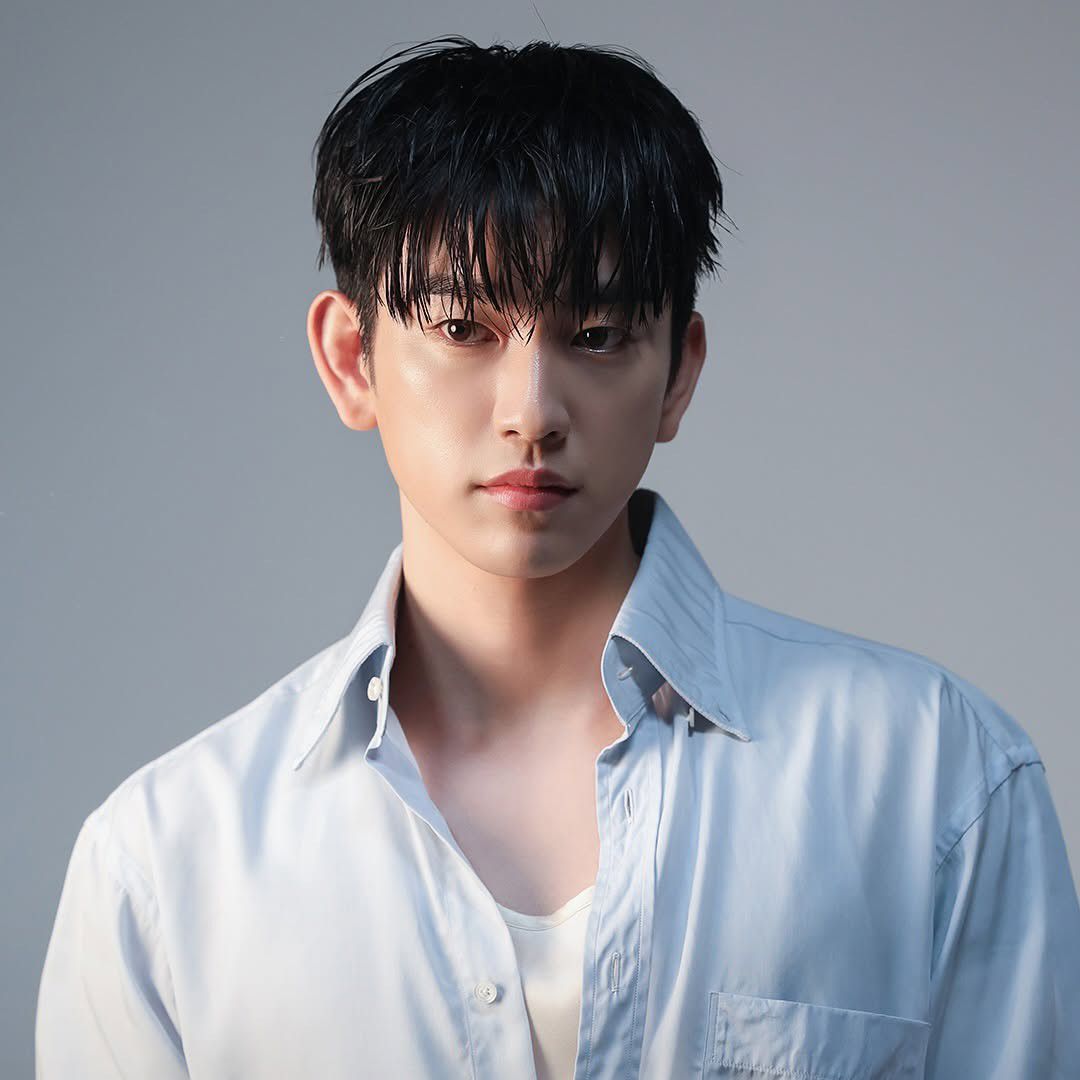A moment captured by a fan of Park Jinyoung