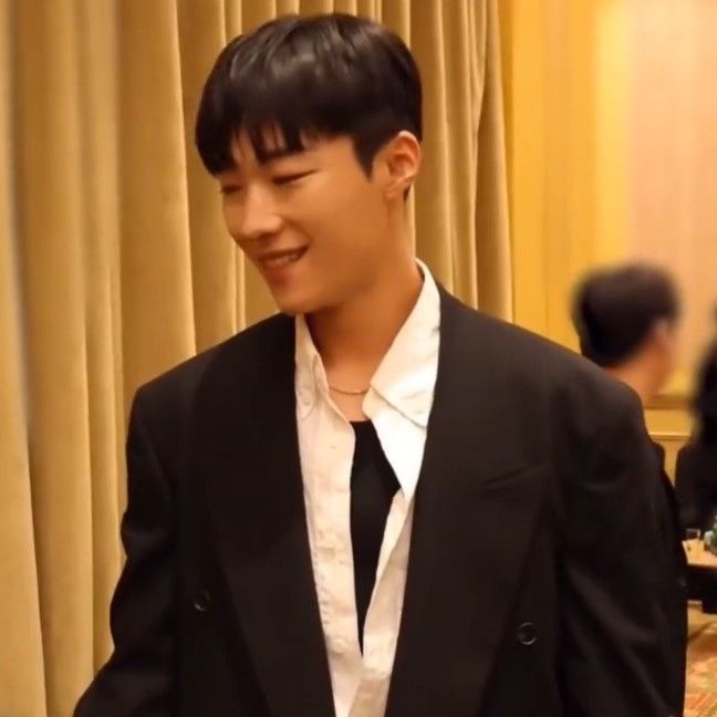 粉絲拍下的禹棹煥瞬間