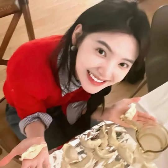 Behind-the-scenes cut of Zhang Ruonan
