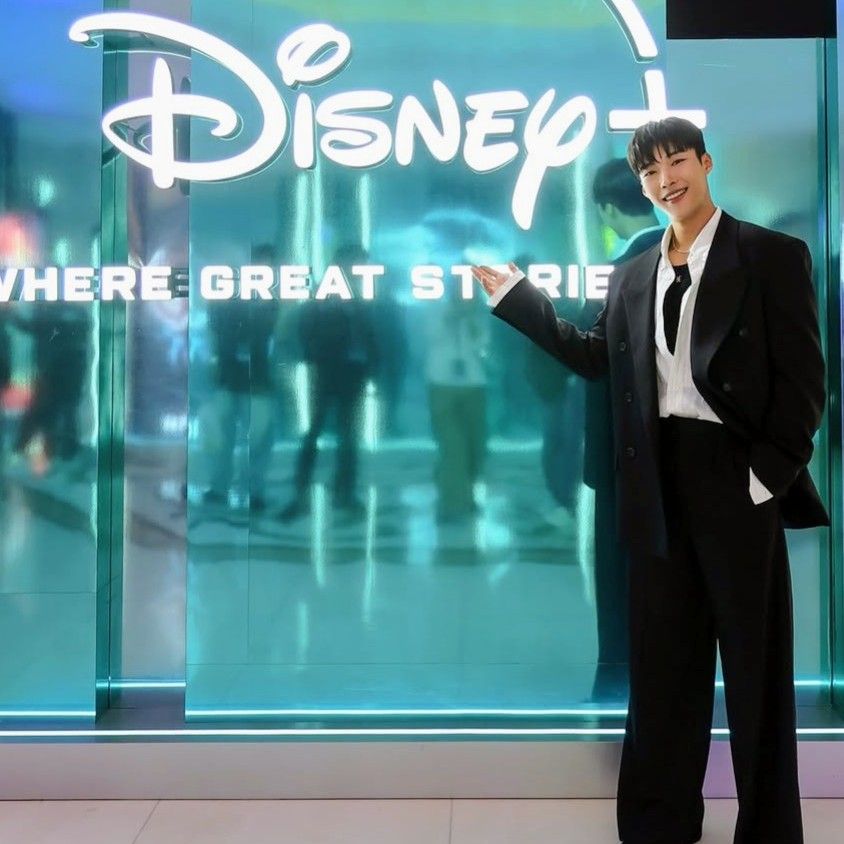 A moment captured by a fan of Woo Dohwan