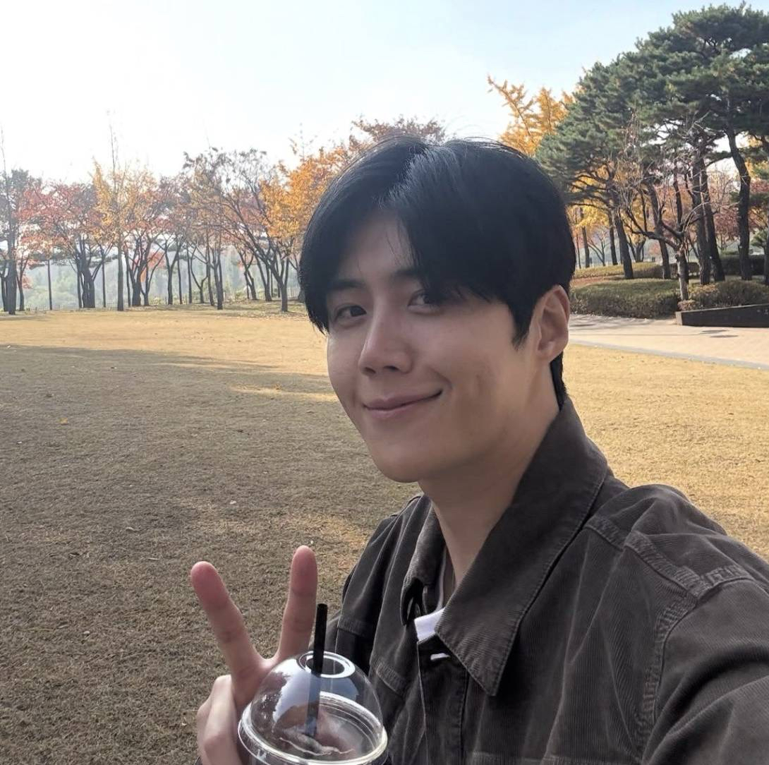 Behind-the-scenes cut of Kim Seonho