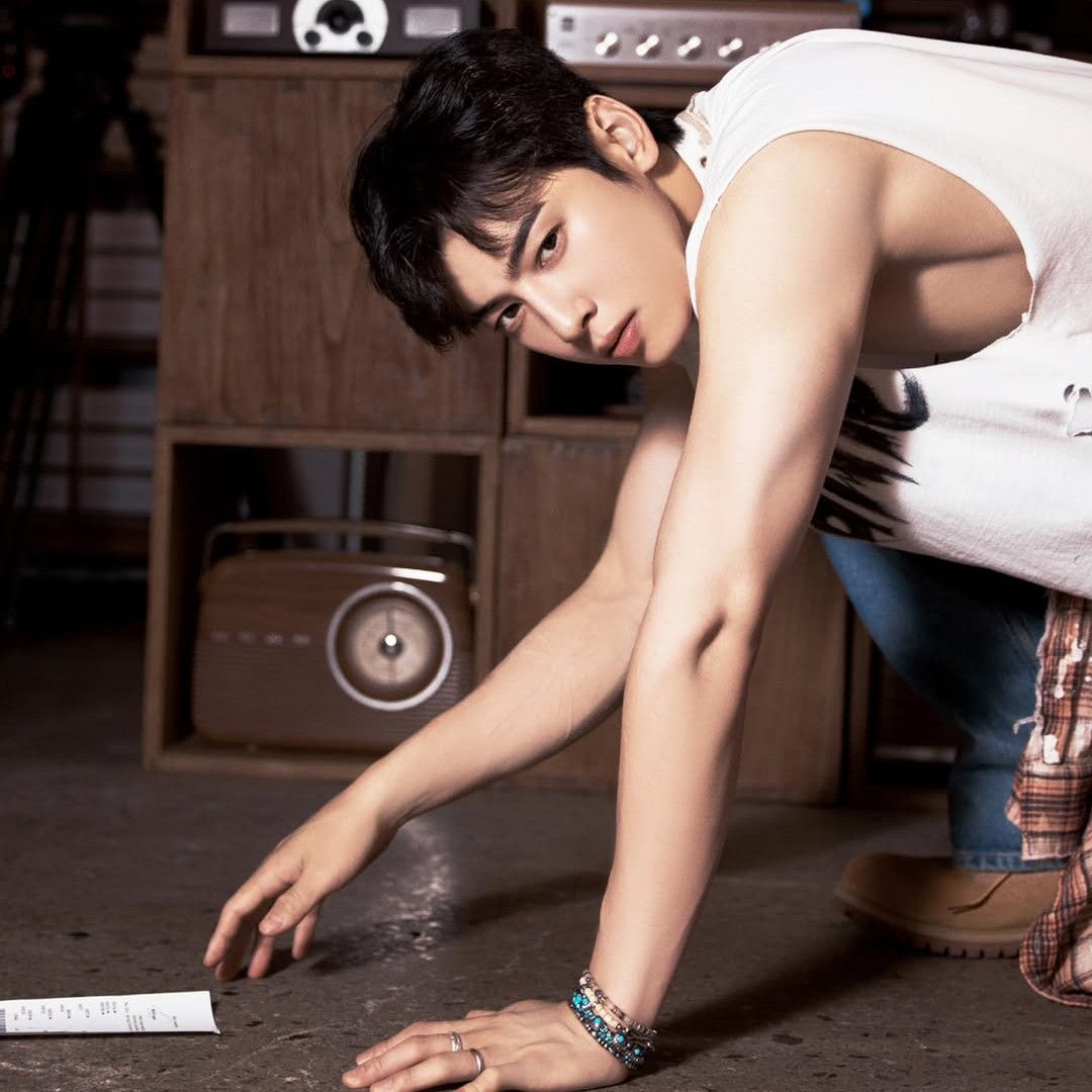 Recent activity shot of Cha Eunwoo