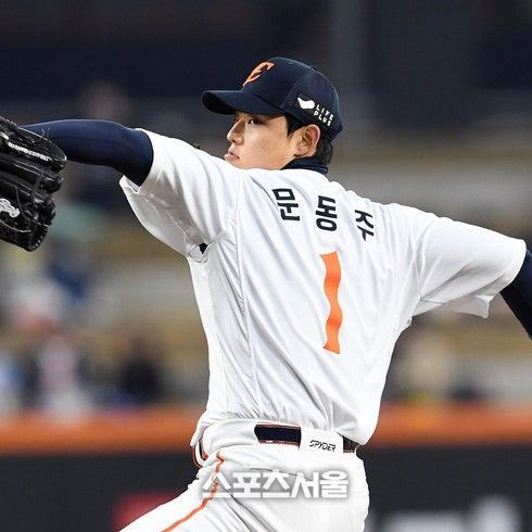 Today’s standout profile photo of Moon Dongju on Choeaedol Celeb