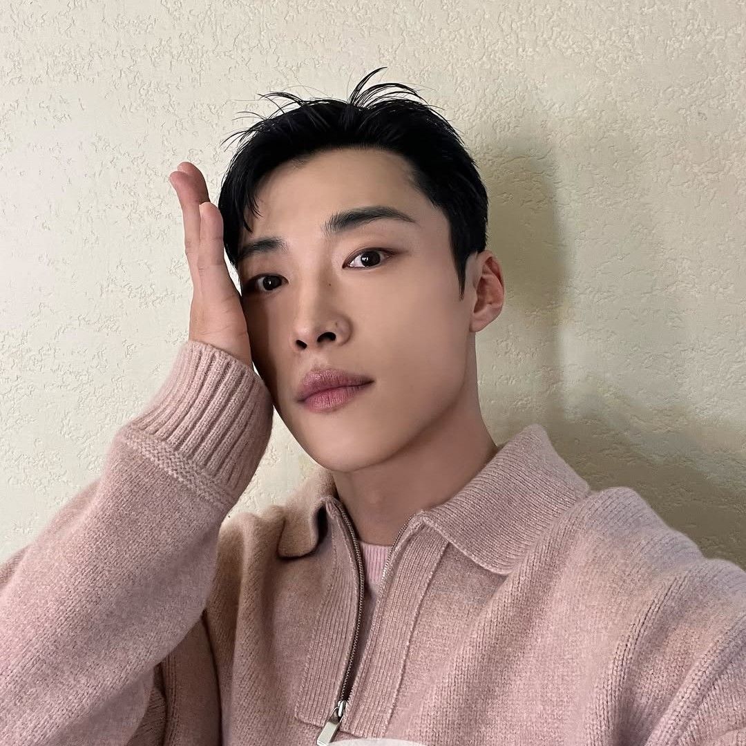 A moment captured by a fan of Woo Dohwan