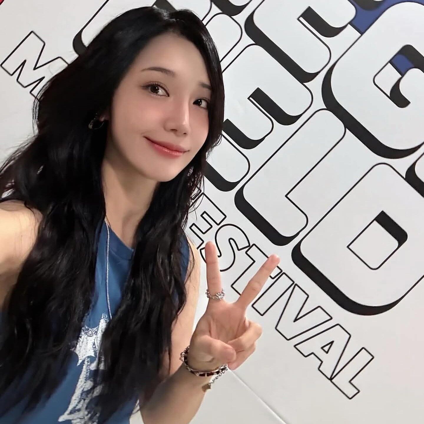 Behind-the-scenes cut of Jung Eunji