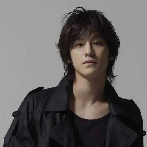 Behind-the-scenes cut of Kim Bum