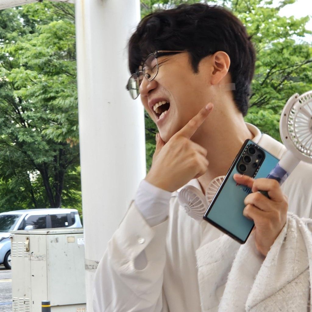 Behind-the-scenes cut of Park Jihoo (Mr. Trot 3)