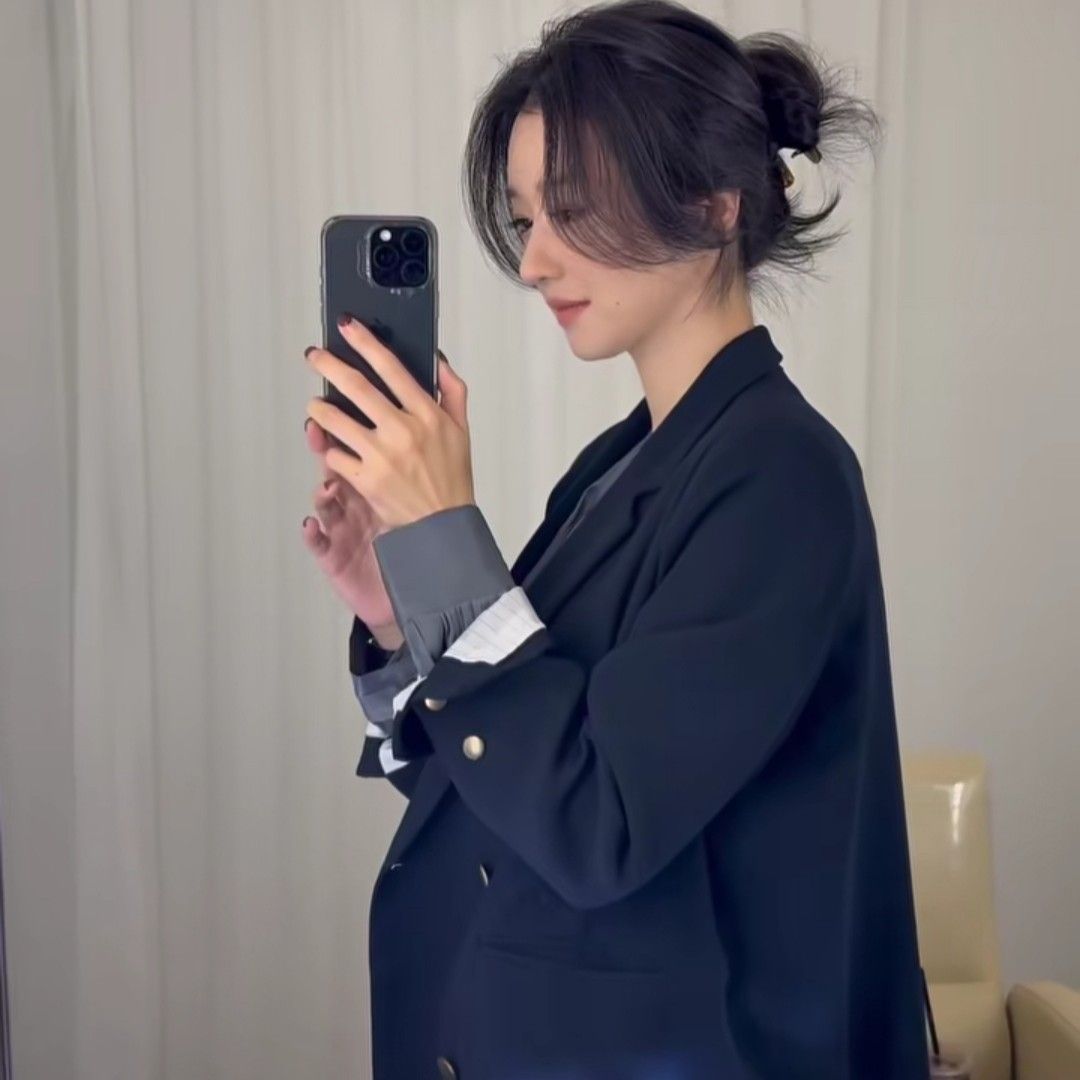 Hottest celeb community feed today