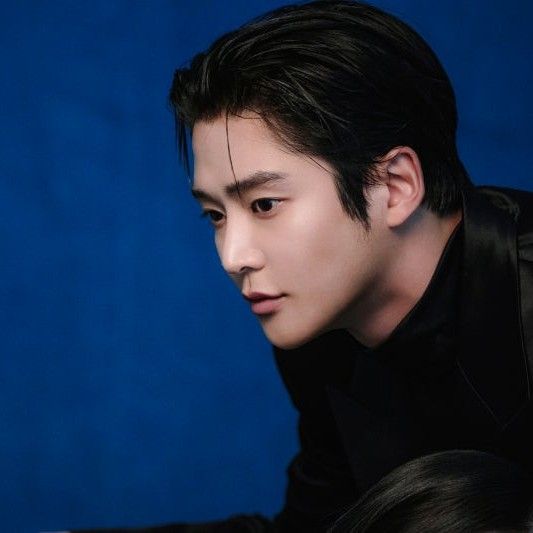 Behind-the-scenes cut of Rowoon