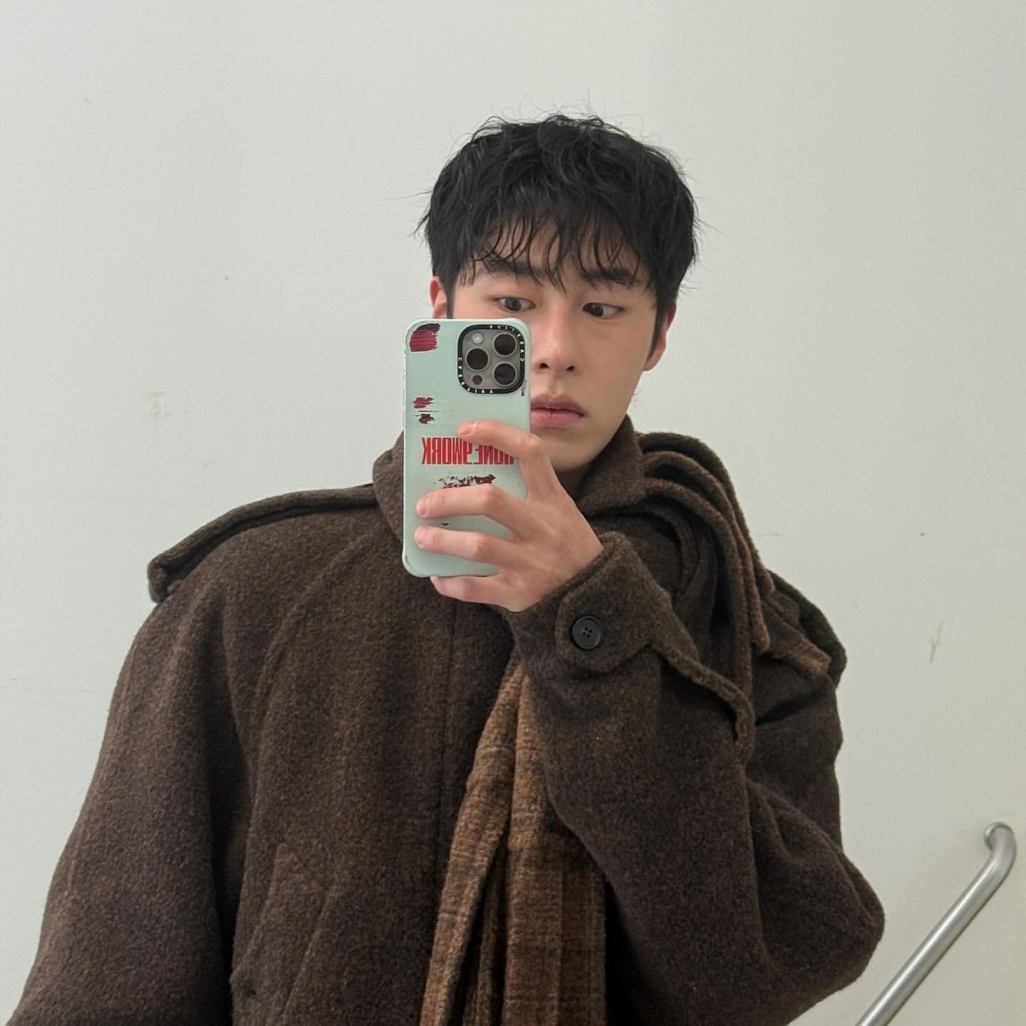 Behind-the-scenes cut of Lee Jaewook