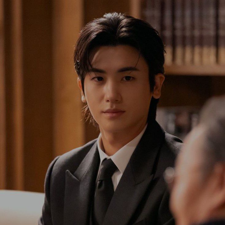 A moment captured by a fan of Park Hyungsik