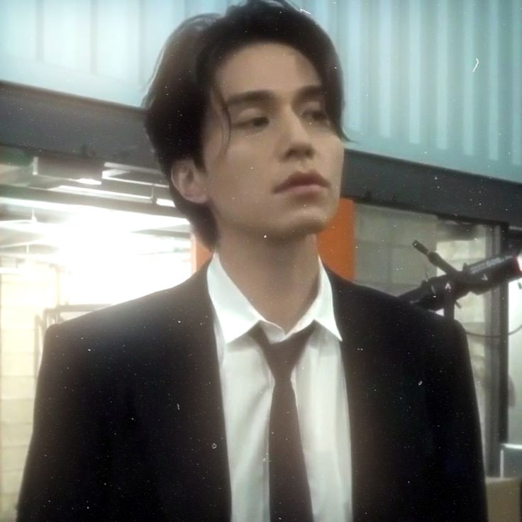 Behind-the-scenes cut of Lee Dongwook