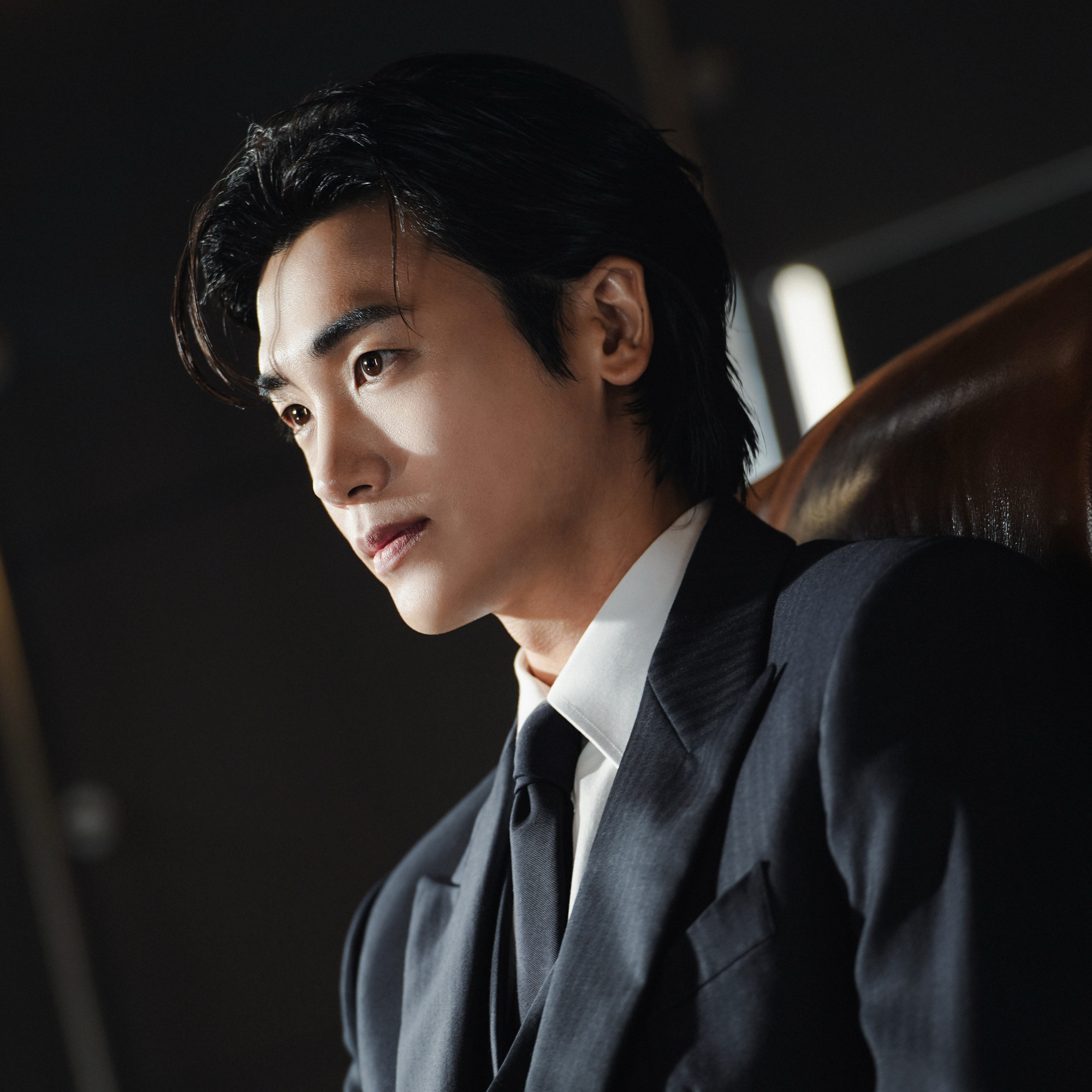 Behind-the-scenes cut of Park Hyungsik