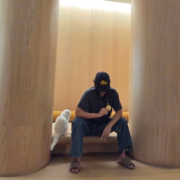 Behind-the-scenes cut of Gong Yoo