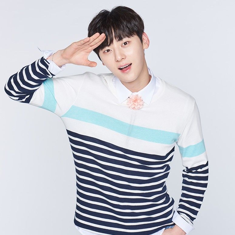 A moment captured by a fan of Hwang Minhyun