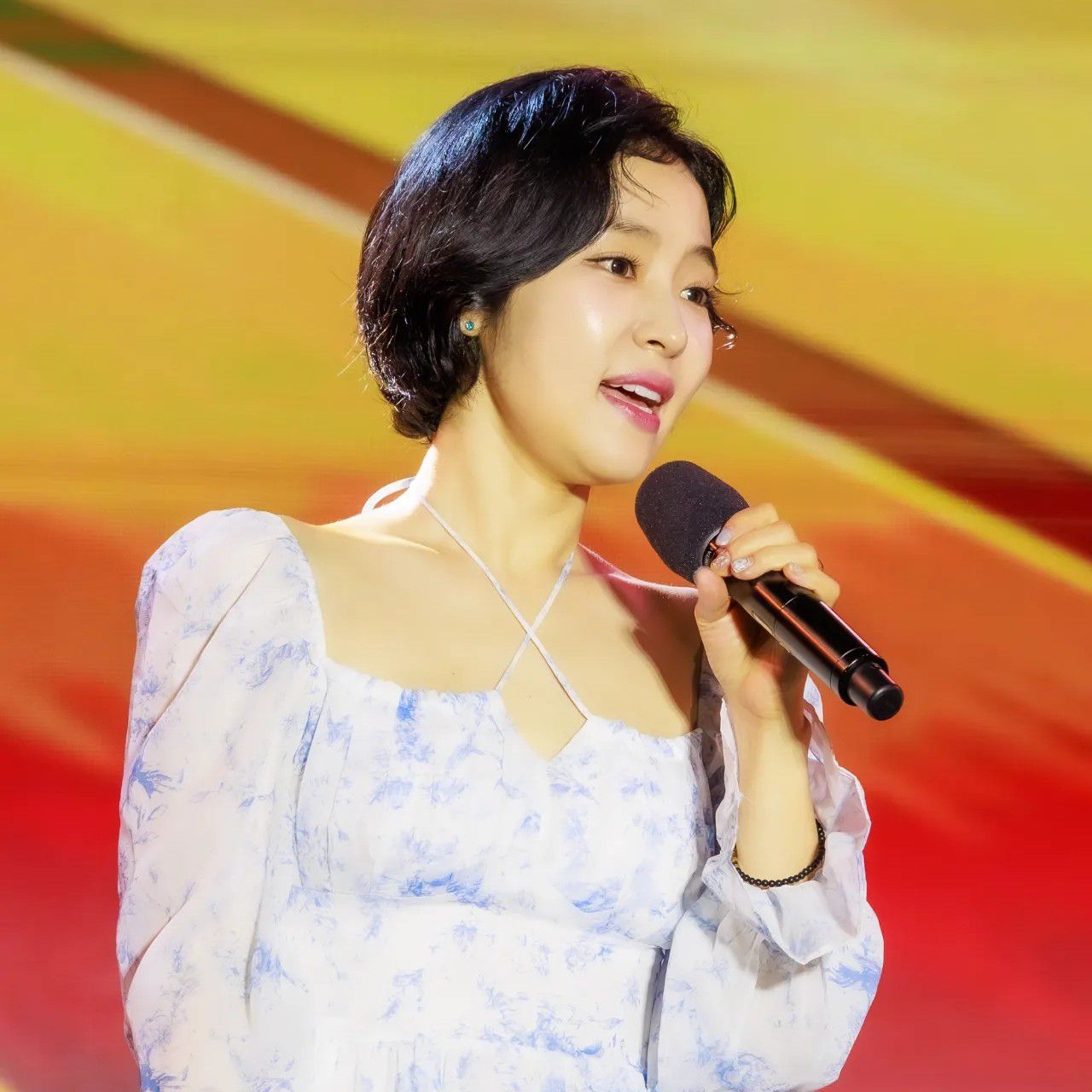 Behind-the-scenes cut of Hong Ja