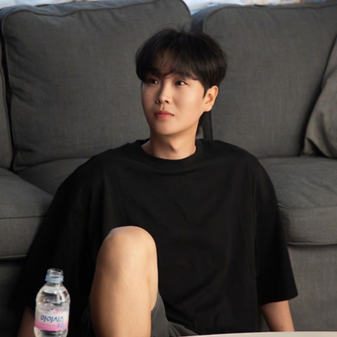 A moment captured by a fan of Song Minjun