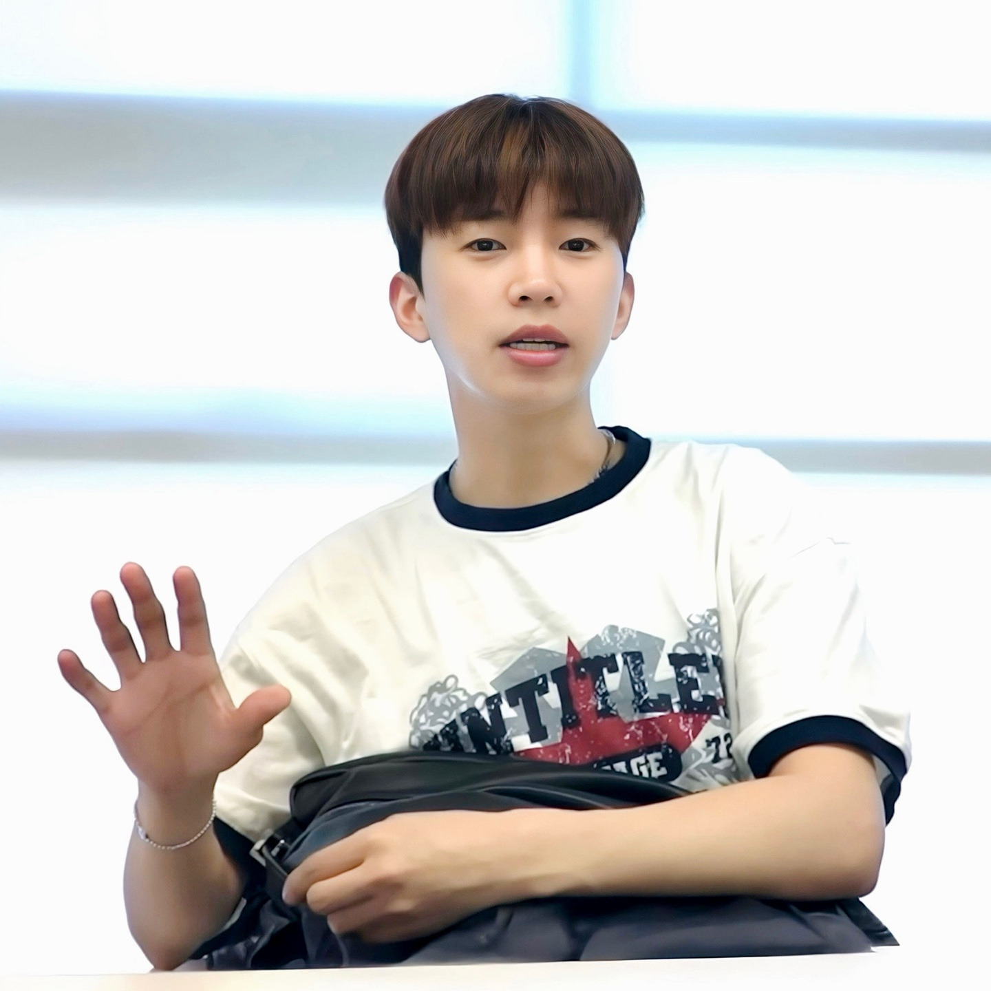 Behind-the-scenes cut of Lim Youngwoong