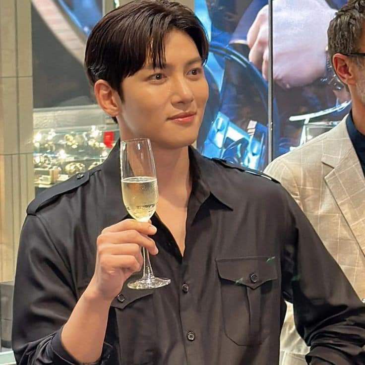 粉丝拍下的池昌旭瞬间