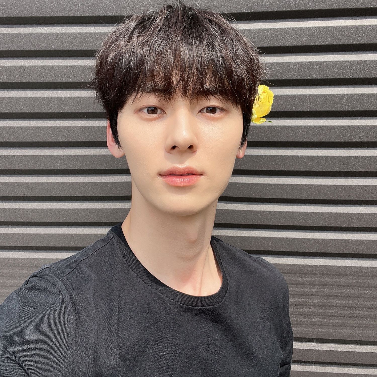 A moment captured by a fan of Hwang Minhyun