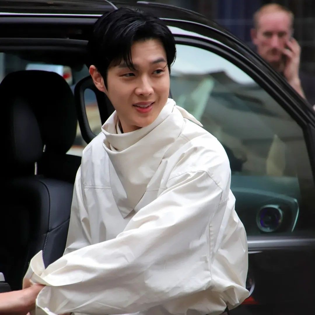 Behind-the-scenes cut of Choi Wooshik