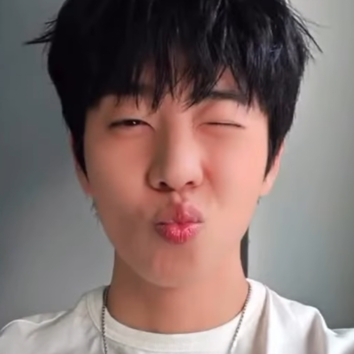 Recent activity shot of Chae Jonghyeop
