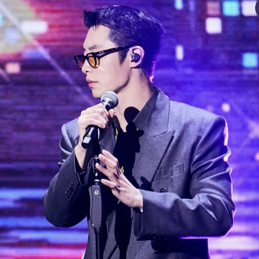 Behind-the-scenes cut of Lee Jaewook