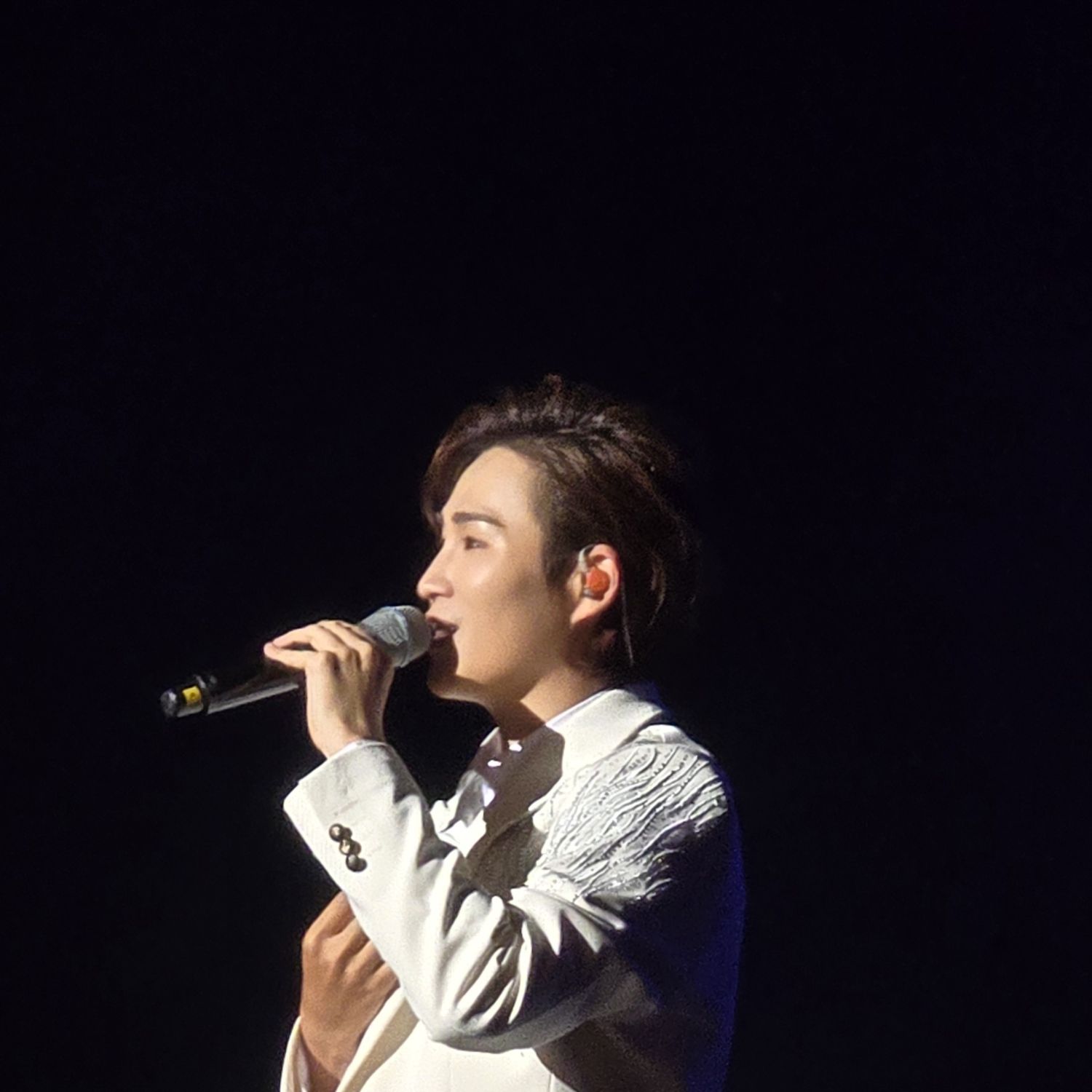 A moment captured by a fan of Kim Heejae