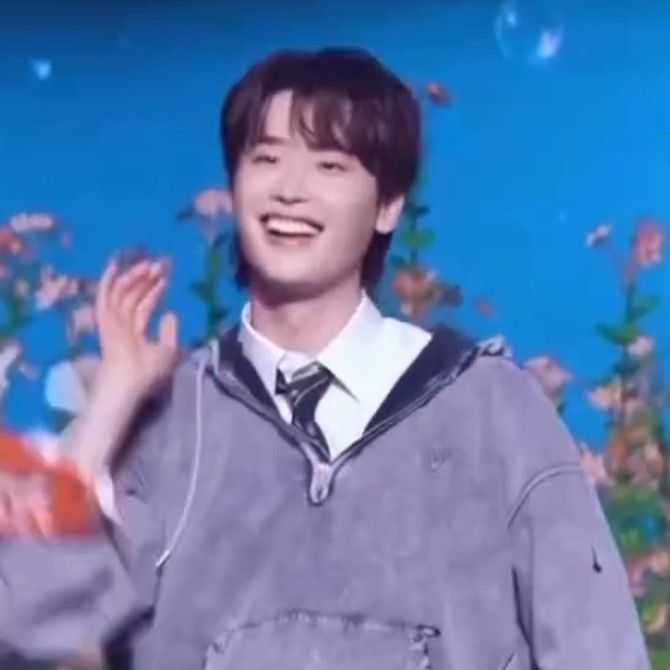 Recent activity shot of Lee Jongsuk