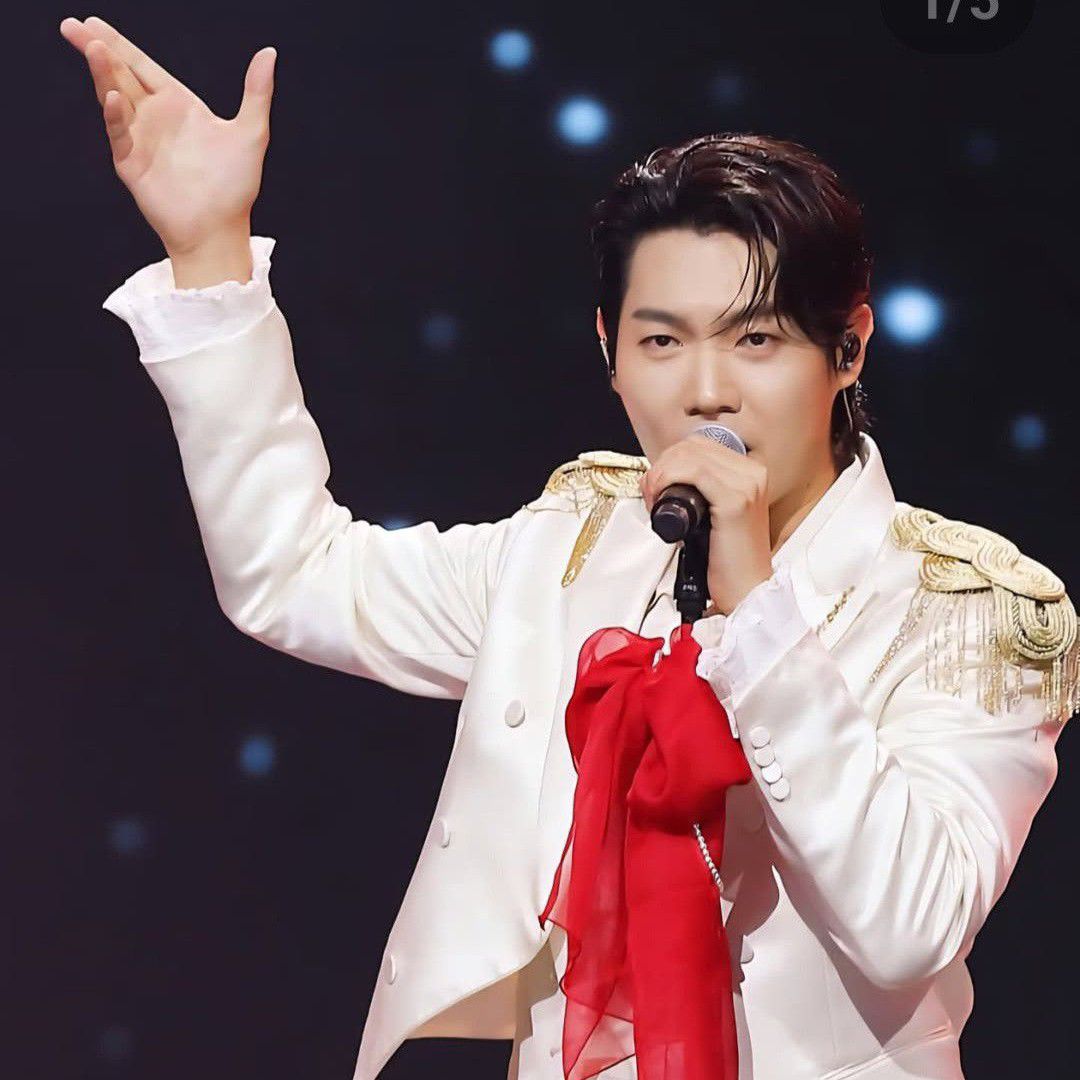 A moment captured by a fan of Son Taejin