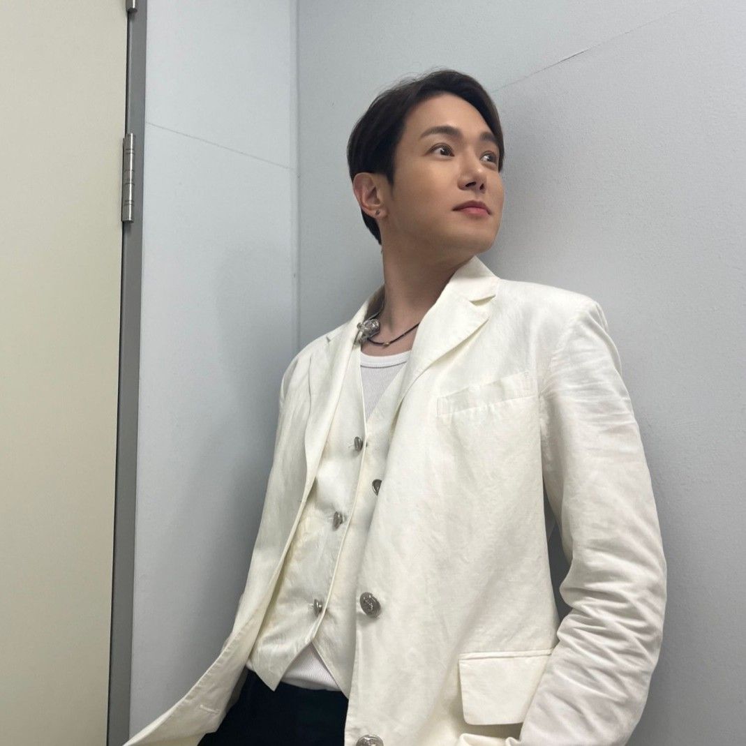 A moment captured by a fan of Hwanhee