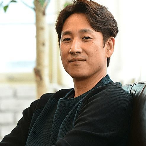 Recent activity shot of Lee Sunkyun