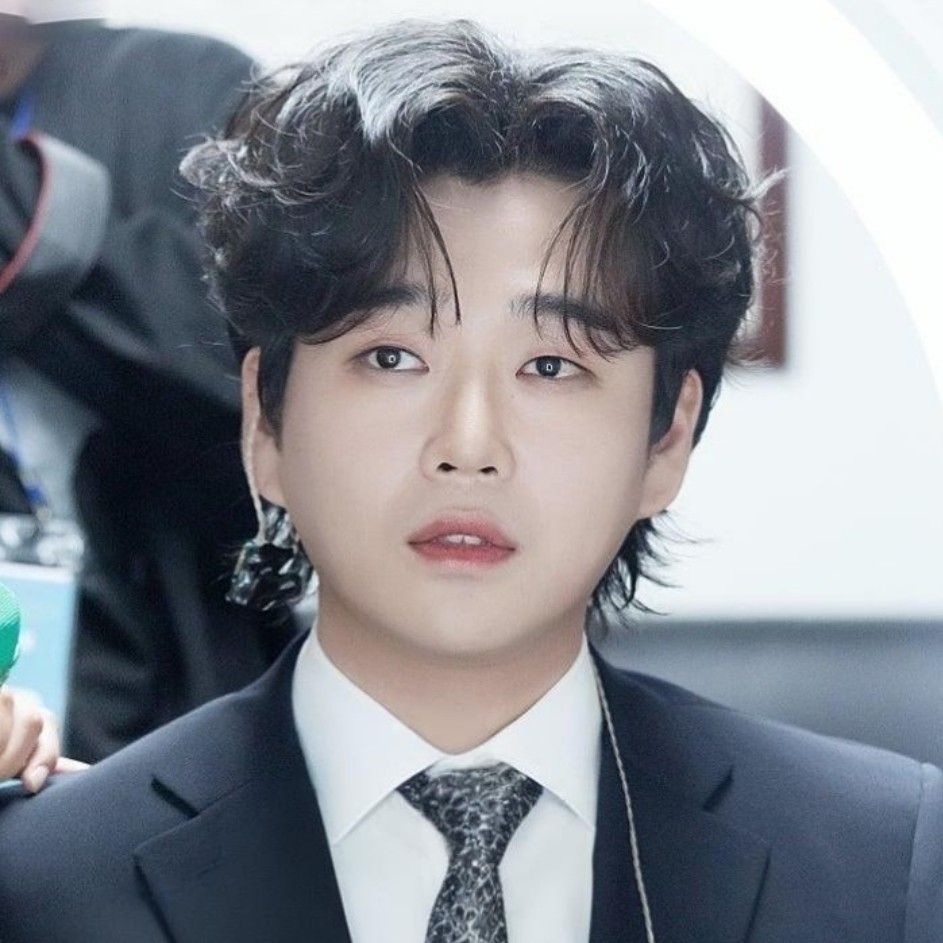 Behind-the-scenes cut of Hwang Youngwoong