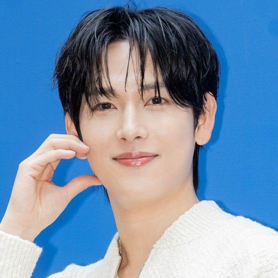 Behind-the-scenes cut of Yim Siwan