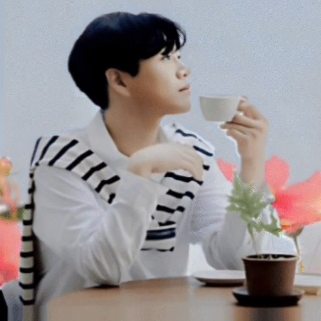 Behind-the-scenes cut of Hwang Youngwoong