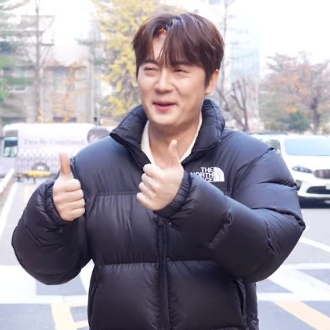 A moment captured by a fan of Son Binah