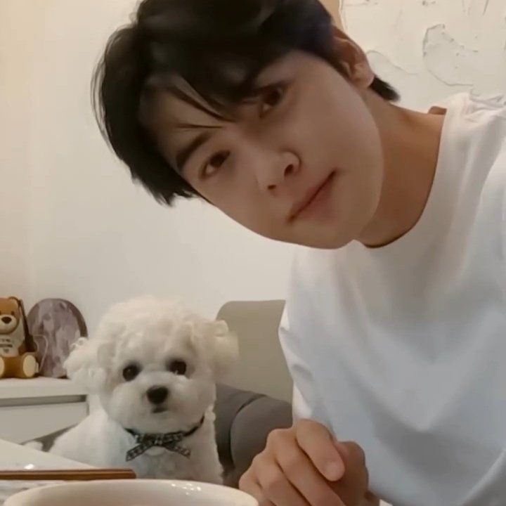 Behind-the-scenes cut of Cha Eunwoo