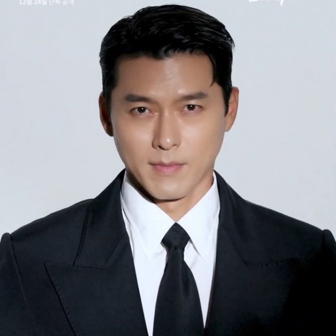 A moment captured by a fan of Hyun Bin