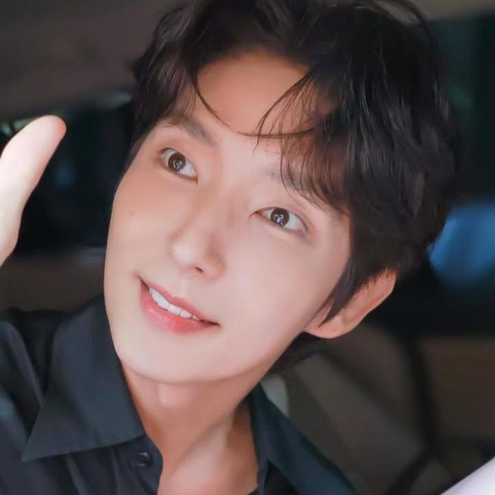 A moment captured by a fan of Lee Joongi