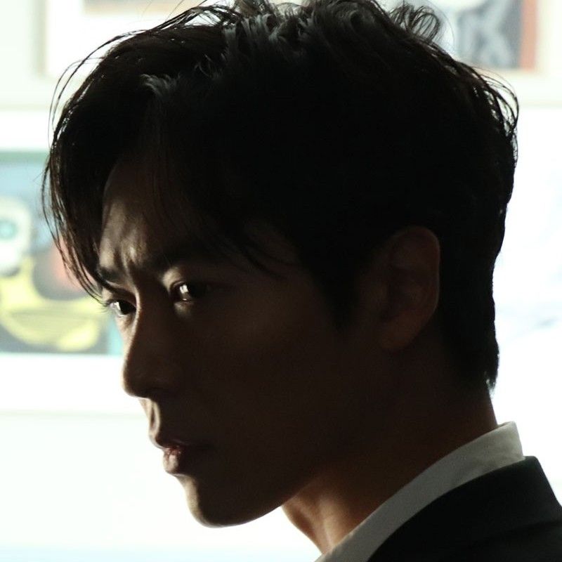Behind-the-scenes cut of Kim Jaewook