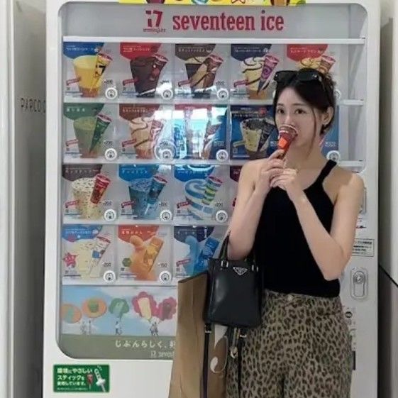 A moment captured by a fan of Hong Jiyoon