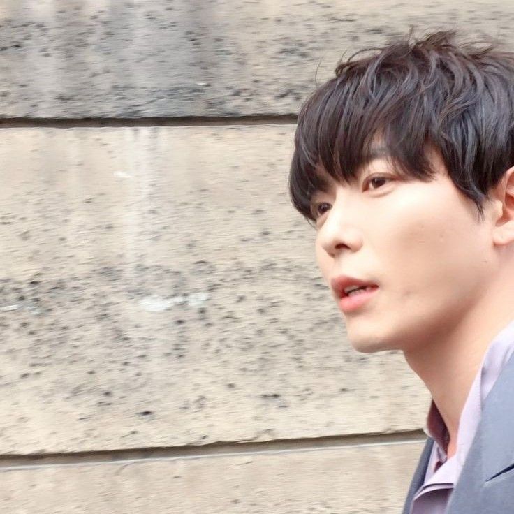 A moment captured by a fan of Kim Jaewook