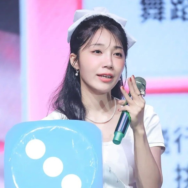 Popular profile image of Jung Eunji selected by vote