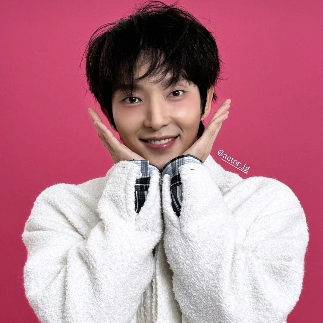 A moment captured by a fan of Lee Joongi