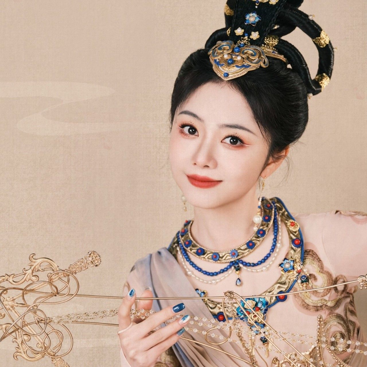 Behind-the-scenes cut of Tan Song Yun