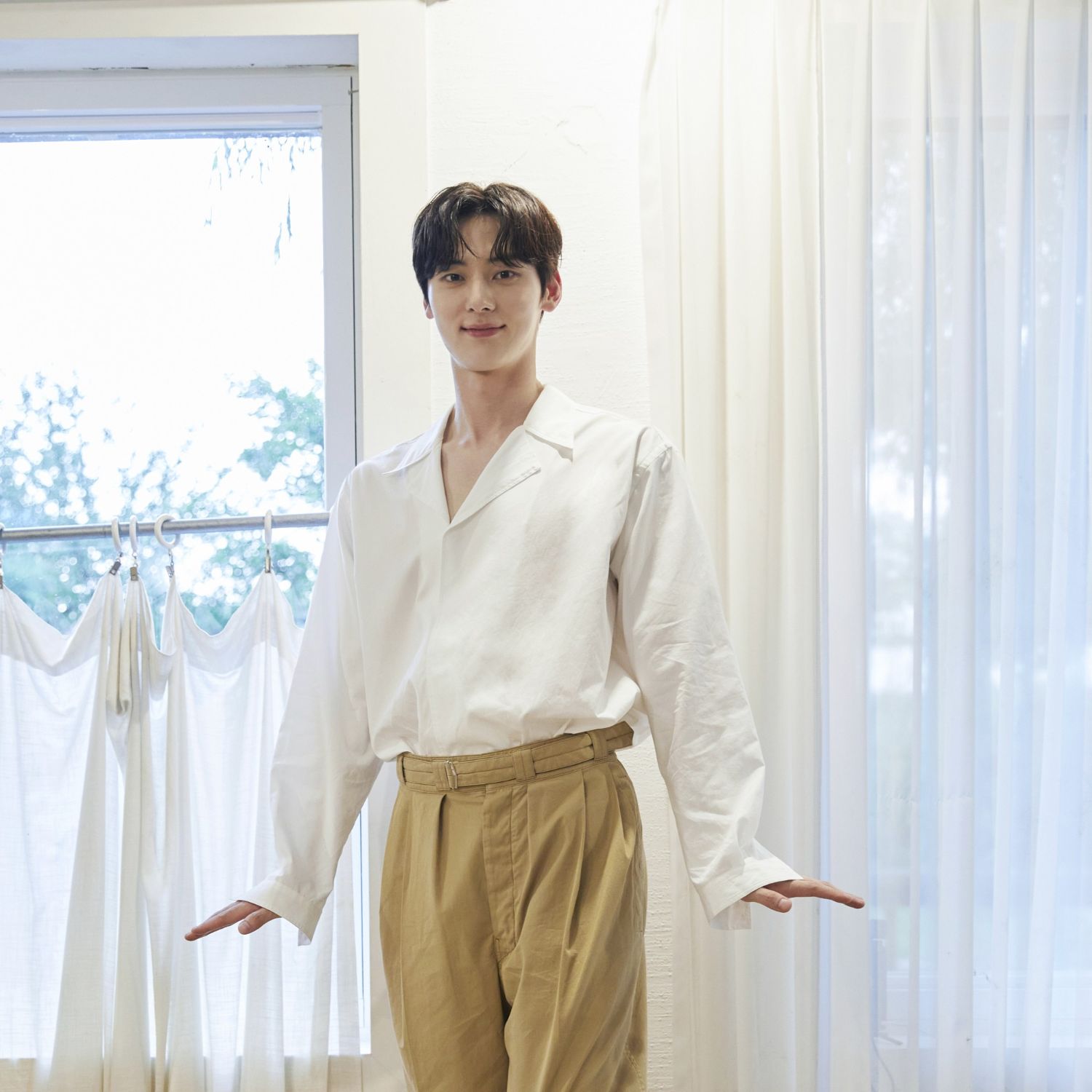Behind-the-scenes cut of Hwang Minhyun